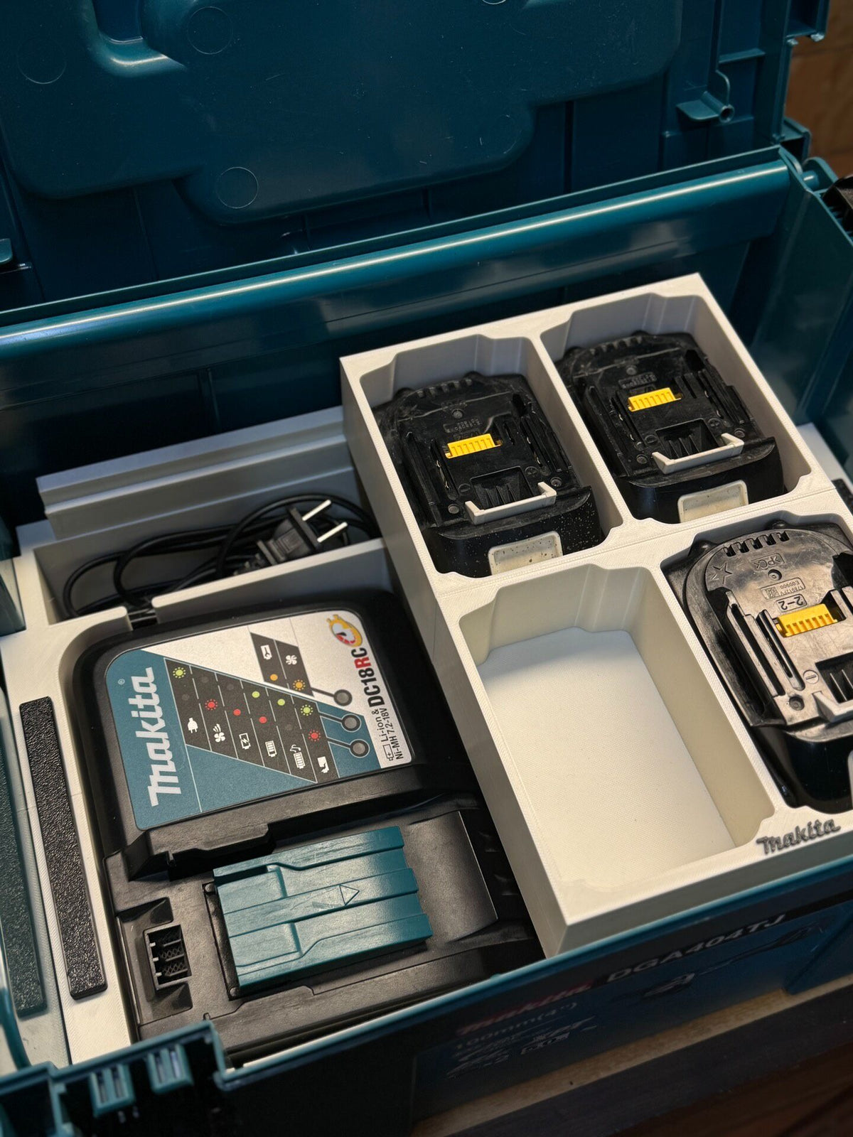 3D Printed Insert for Makita MAKPAC Type 3 — 8x 18V Battery & Charger Organizer with Sliding Tray, PETG